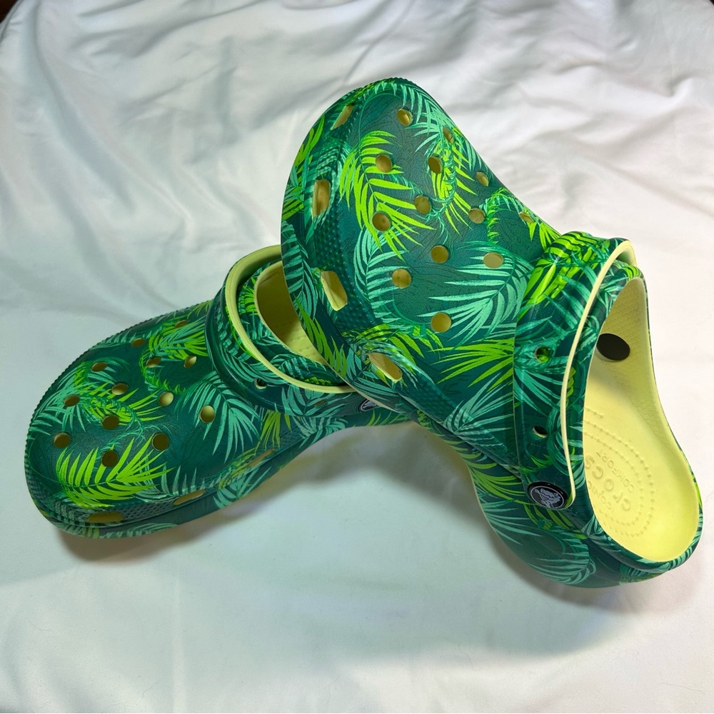Tropical Green Women’s Classic Platform Crocs size 8